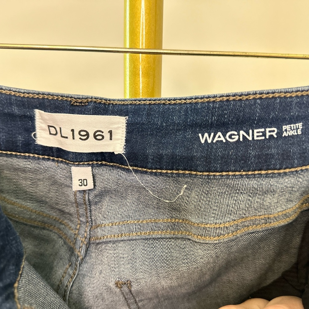 DL1961- petite skinny jeans- raw slanted hem -Size 30